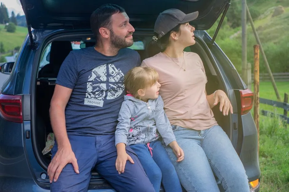 5. Playing Road Trip Games Without a Screen (Image Credits: Pexels)