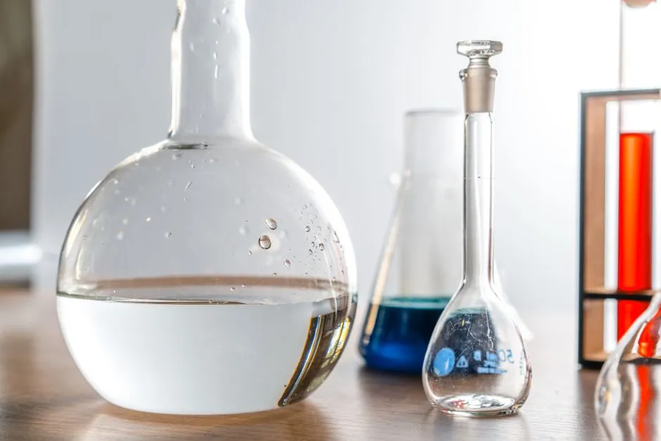 5. Antifreeze and Snow Globes: A Winter-Specific Threat (Image Credits: Pexels)