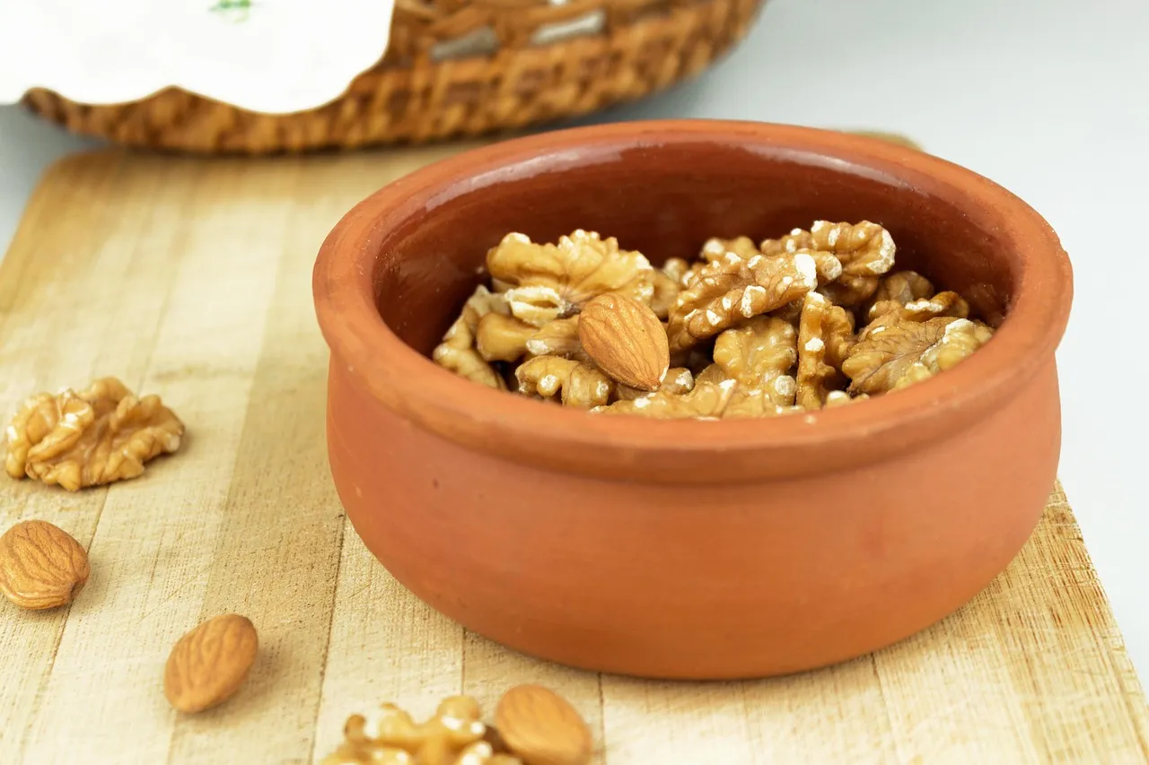 5. Walnuts and Other Nuts and Seeds: Small but Significant (Image Credits: Pixabay)