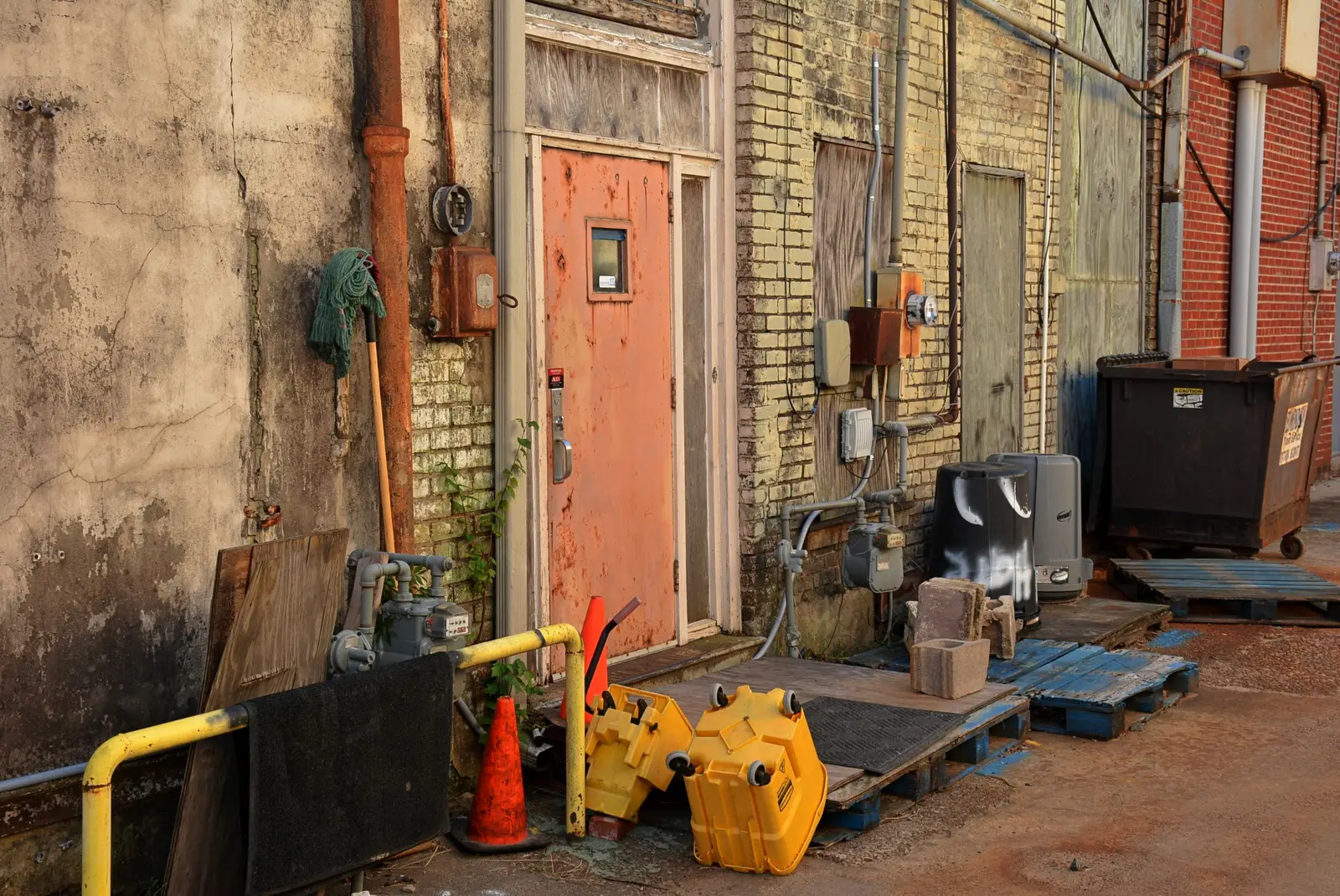 6. Hidden or Weak Entry Points at the Rear and Side (Image Credits: Pexels)