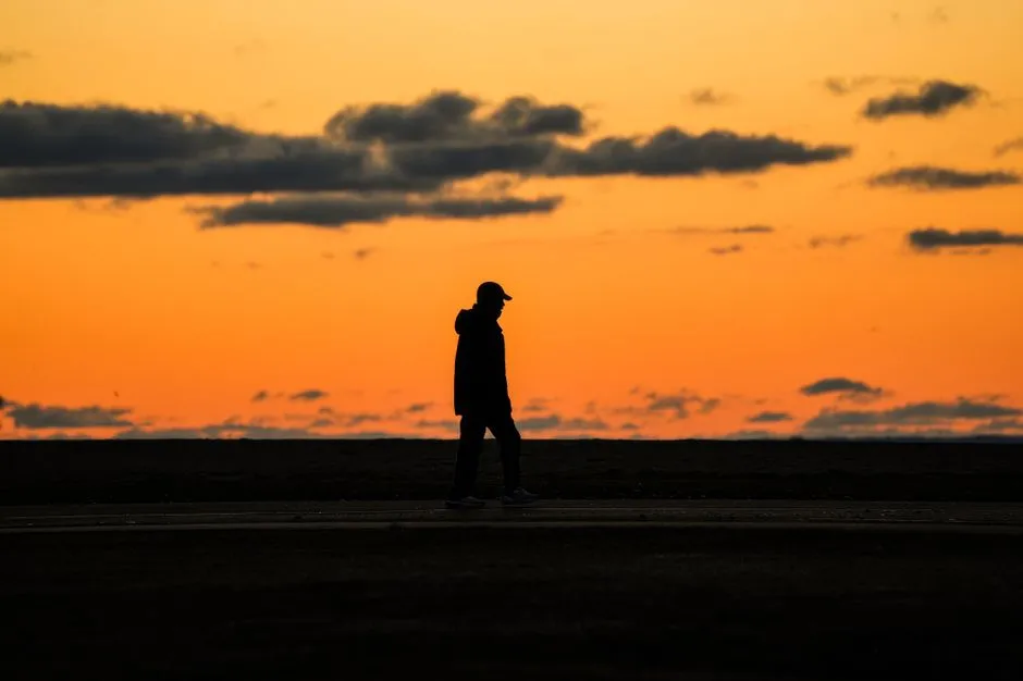 The End-of-Day Walk Matters Just as Much (Image Credits: Pexels)