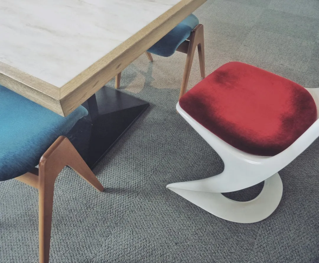 The Footrest Is Not Optional for Shorter Workers (Image Credits: Unsplash)