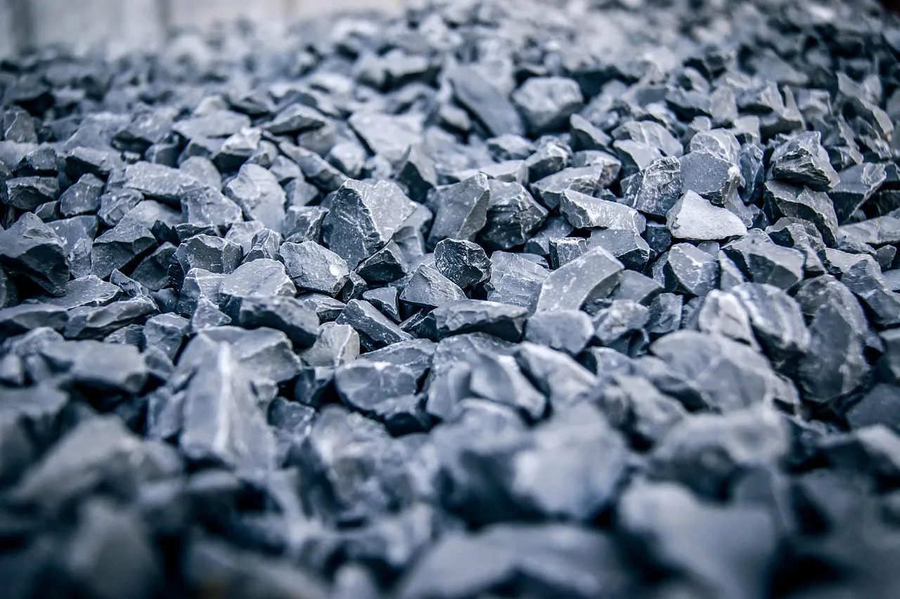 7. Gravel Hardscaping (Image Credits: Pixabay)