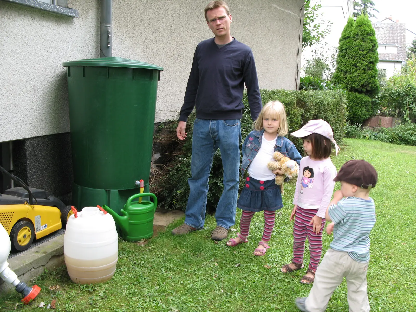 Drilling the Right Spigot Position (By SuSanA Secretariat, CC BY 2.0)