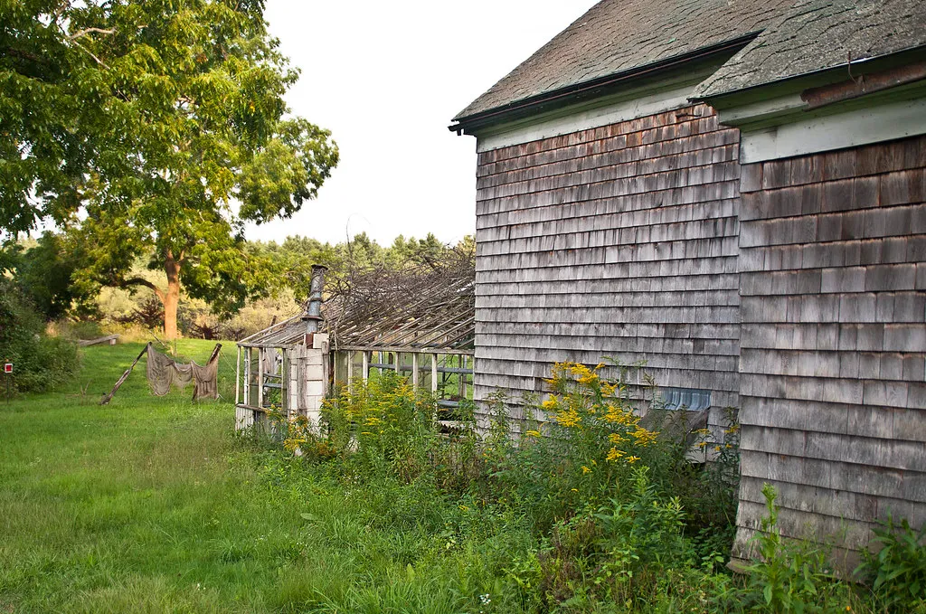 Spite Fences: When a Fence Becomes a Statement (Muffet, Flickr, CC BY 2.0)