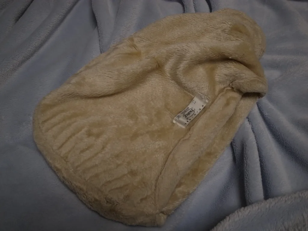 Hot Water Bottles and Portable Warmth (matsuyuki, Flickr, CC BY-SA 2.0)