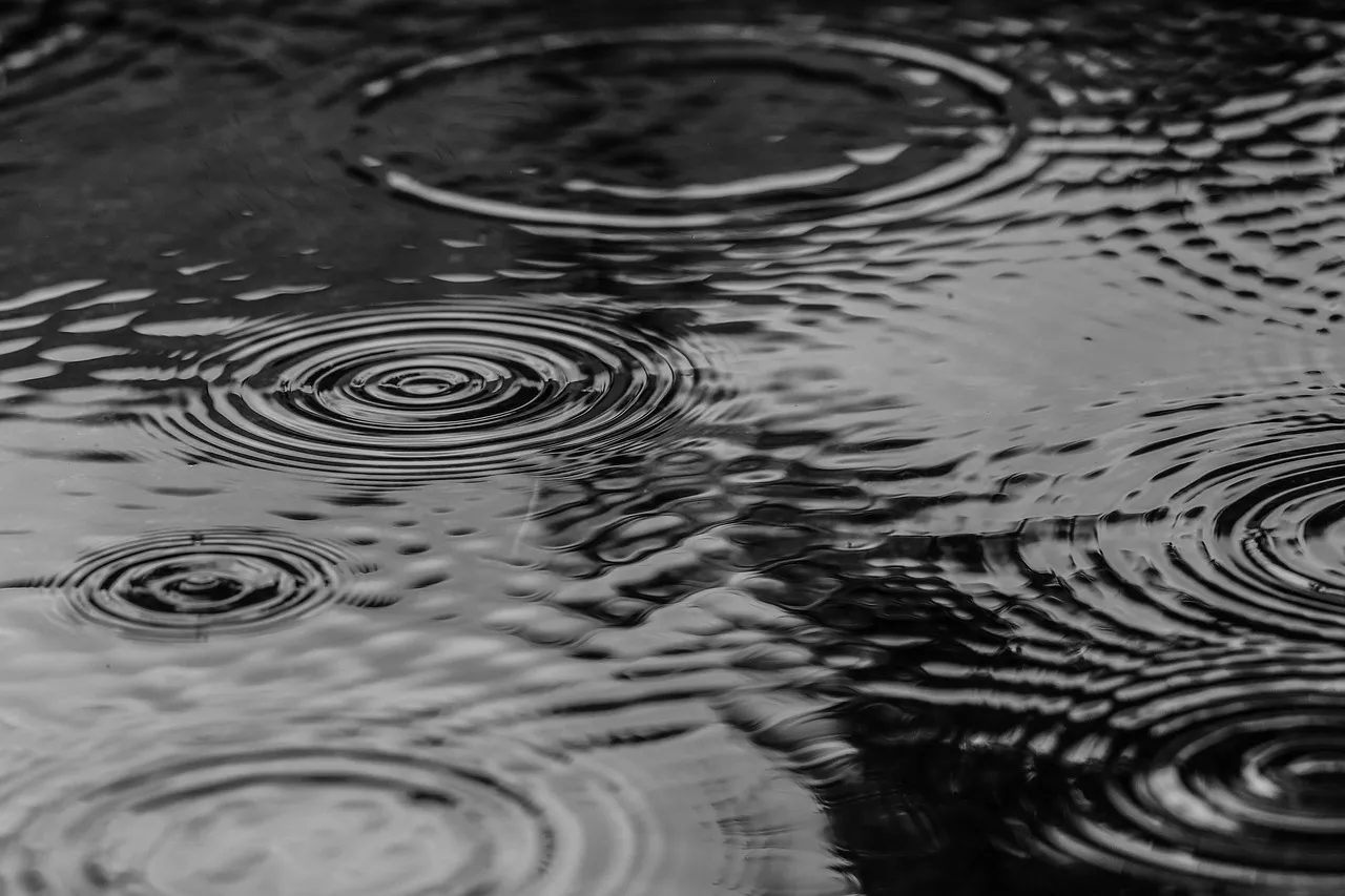 The Sharp, Electric Smell Before Rain: Ozone (Image Credits: Pixabay)