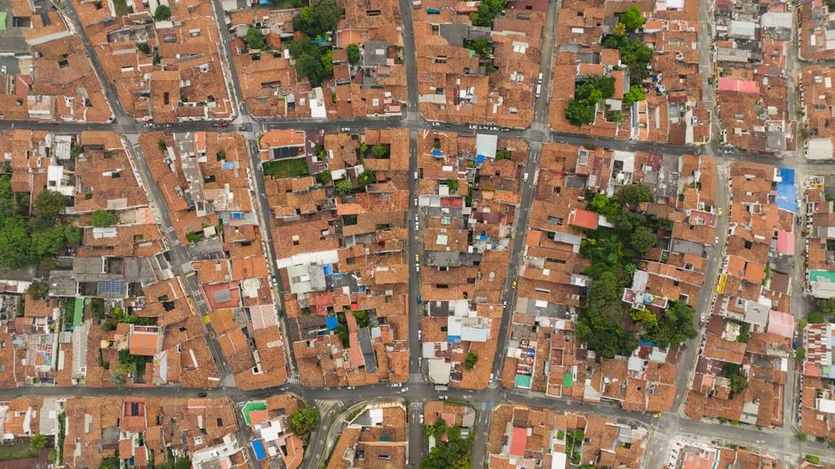 The Counterargument: What Grid Streets Do Well (Image Credits: Pexels)