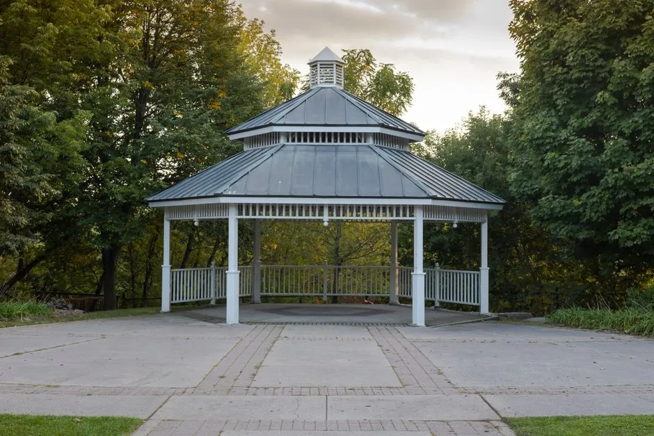 The Multifunctional Outdoor Space Trend (Image Credits: Pexels)