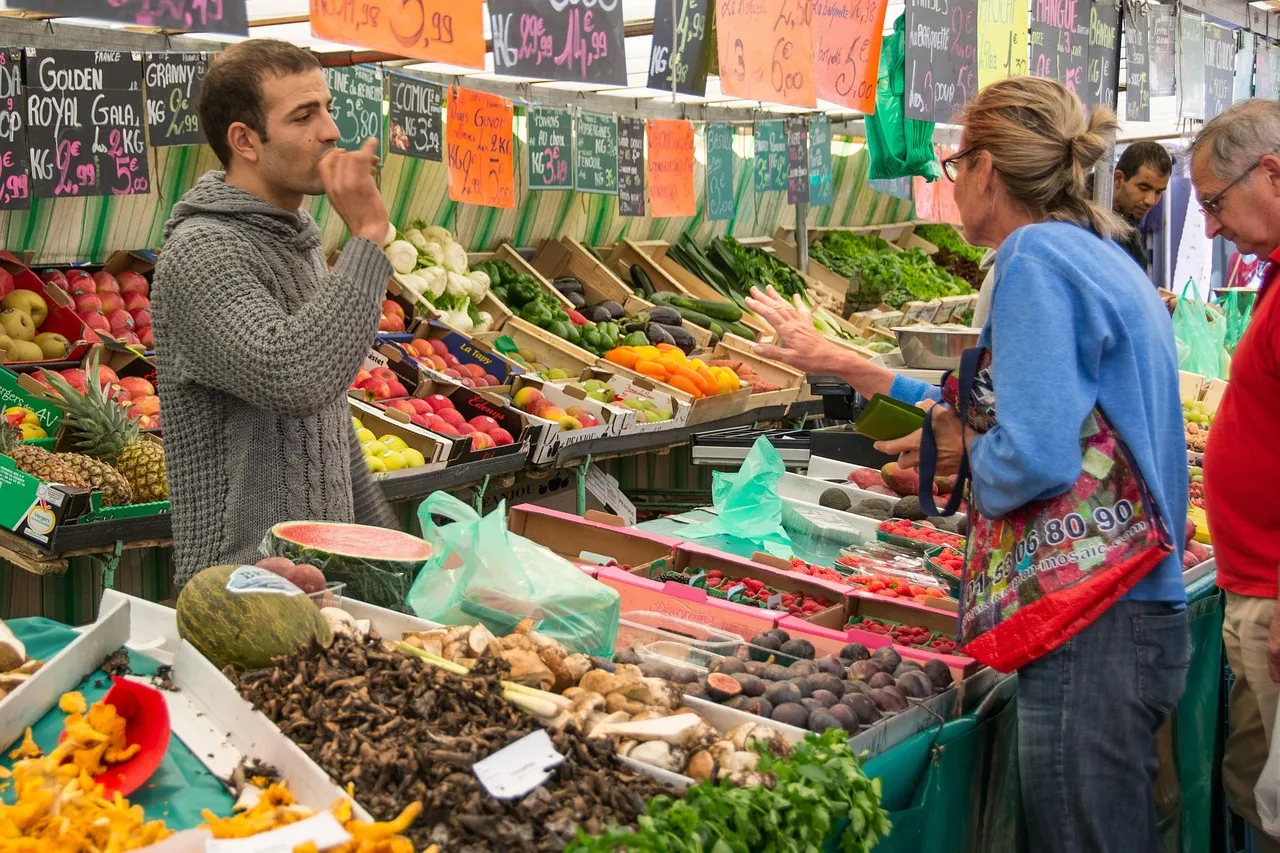 6. Source Local and Seasonal Ingredients (Image Credits: Pixabay)
