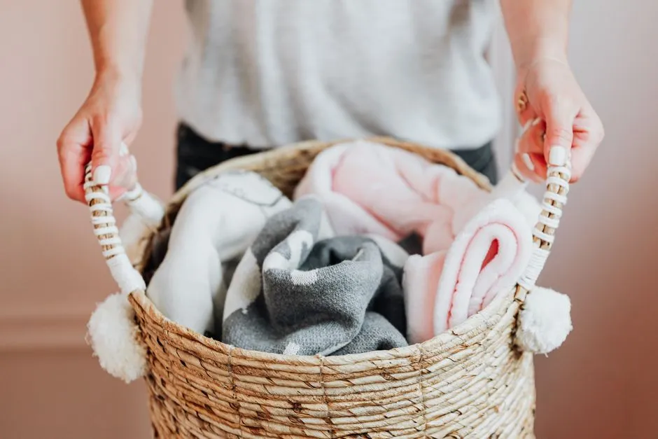 8. Storing the Blanket Folded Tightly (Image Credits: Pexels)