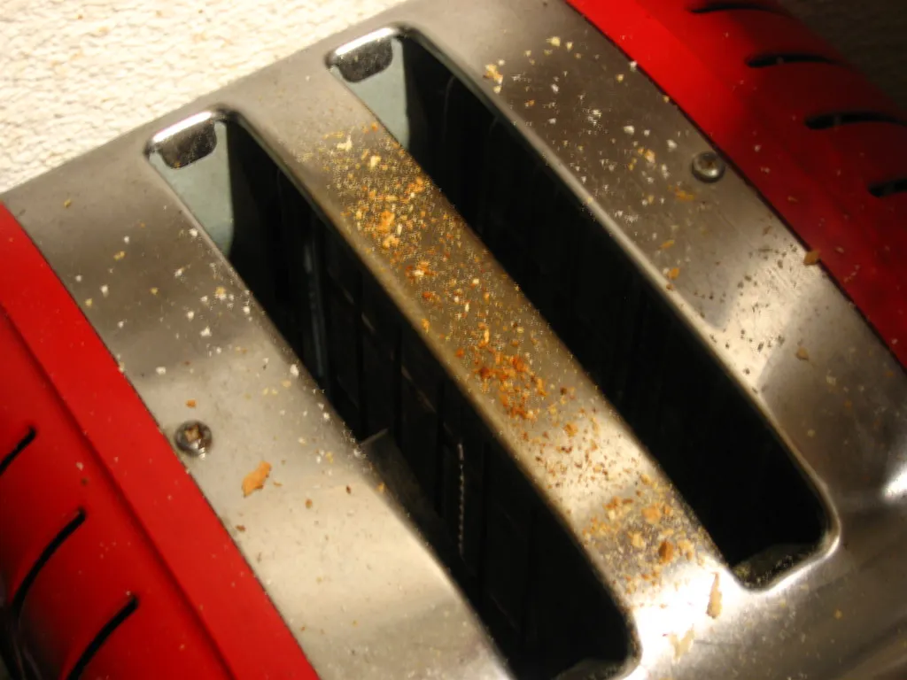 Crumbs Are the Leading Cause, Not Faulty Wiring (russelljsmith, Flickr, CC BY 2.0)