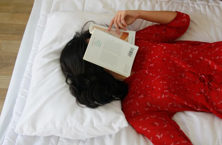 The Role of Sleep Posture and Back Pain (Image Credits: Pexels)