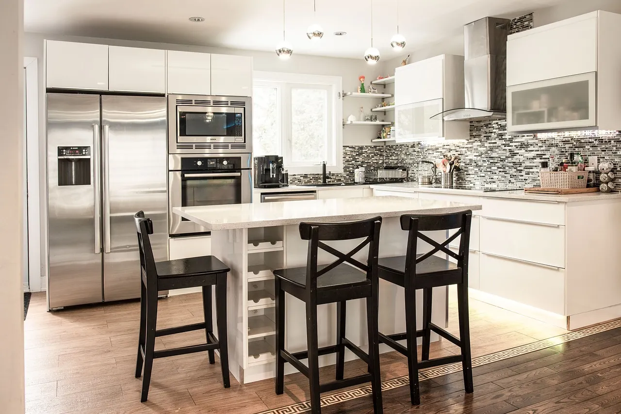 The Rise and Plateau of Open Shelving (Image Credits: Pixabay)