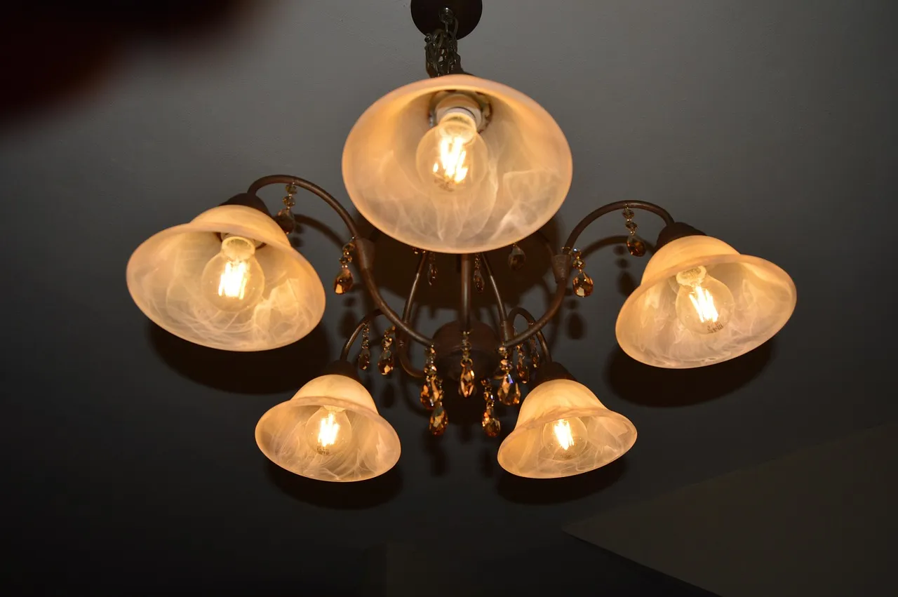 Lanterns Solve What Flashlights Can't (Image Credits: Pixabay)