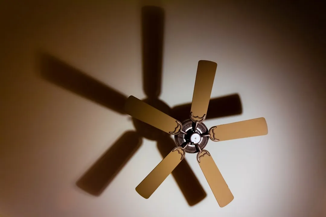 The Core Problem: Most Fans Are Spinning the Wrong Way (Image Credits: Unsplash)