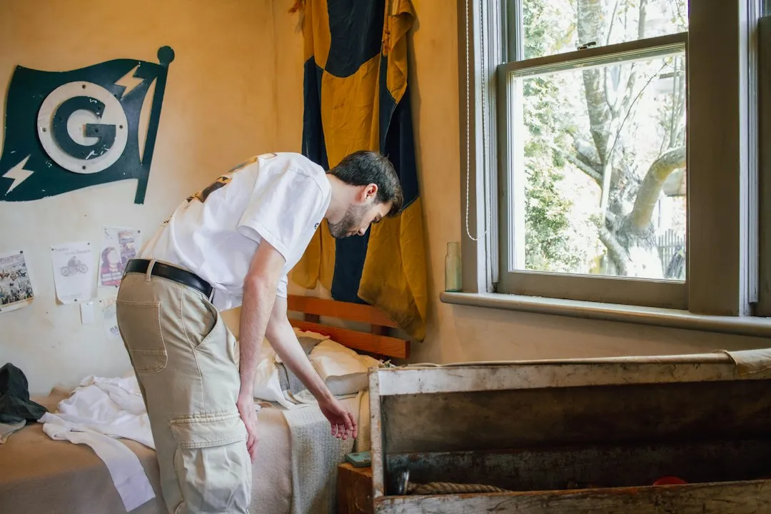 How to Actually Inspect a Piece Before You Buy It (Image Credits: Unsplash)
