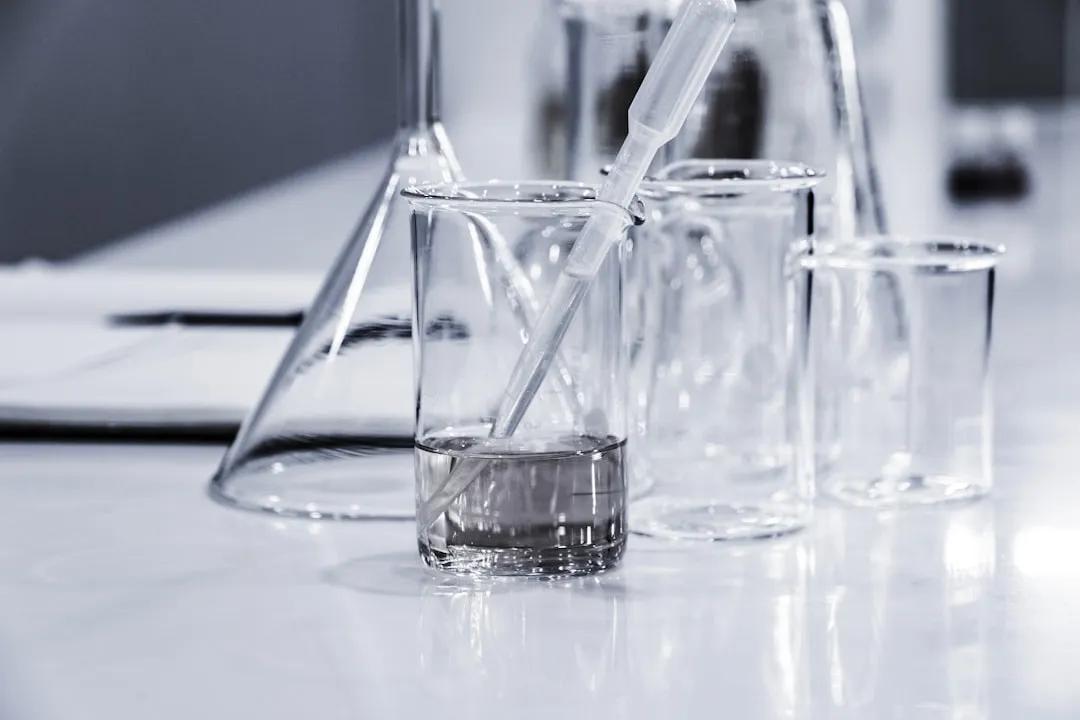 What the Chemistry Actually Says About Mixing (Image Credits: Unsplash)