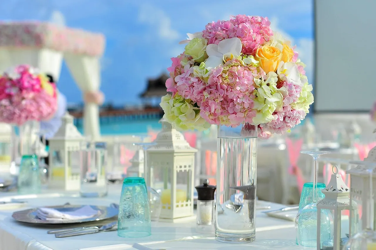 Put Fresh Flowers on the Table, Always (Image Credits: Pixabay)