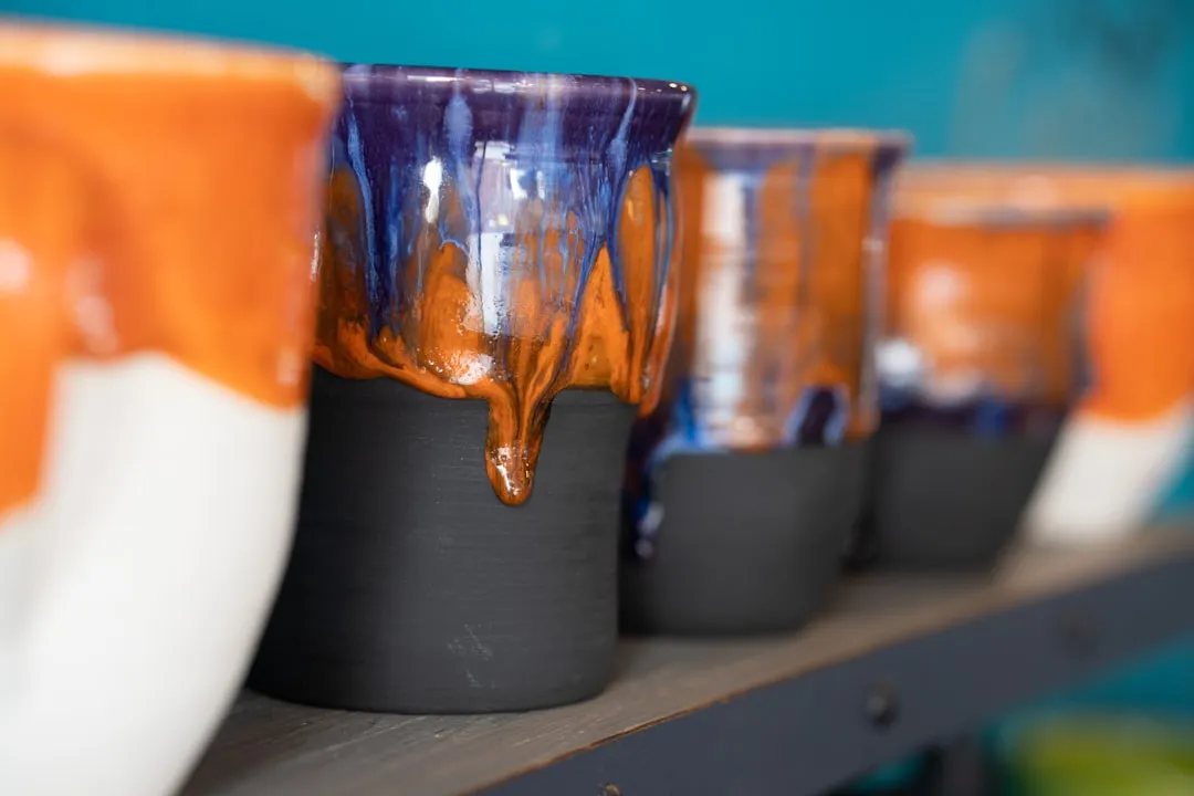 West German Pottery and the Chip That Reveals Lava Glaze (Image Credits: Unsplash)
