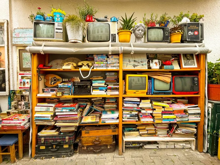 There's Genuine Psychology Behind Keeping "Useless" Things (Image Credits: Pexels)