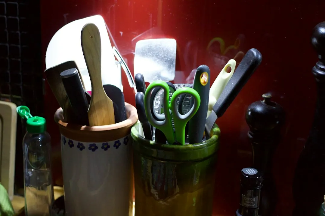 The Utensil Holder Is Often the Worst Offender (Image Credits: Unsplash)