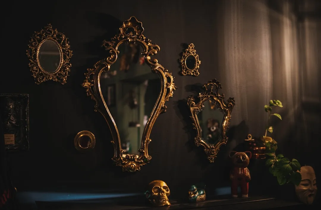 Antique Mirrors and Small Decorative Objects (Image Credits: Unsplash)