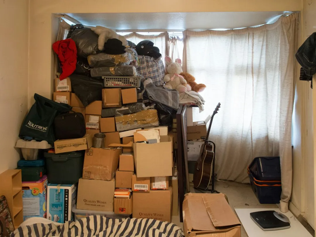 1. Clutter Raises Stress Hormones, Literally (Image Credits: Unsplash)