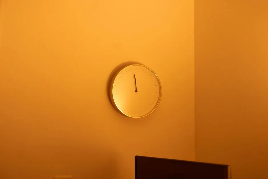 What Daytime Light Habits Have to Do With It (Image Credits: Pexels)