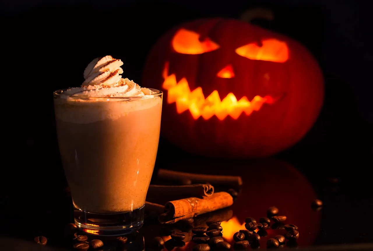 The Seasonal Drink Orderer: Sentimental and Experience-Driven (Image Credits: Pixabay)