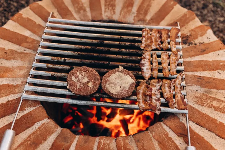 Barbecue Culture Still Carries The Torch, Even If The Backyard Has Shrunk (Image Credits: Pexels)