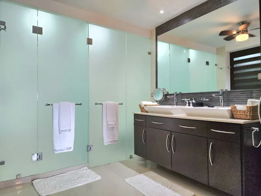 Using an Undersized Fan for the Room (Image Credits: Pexels)