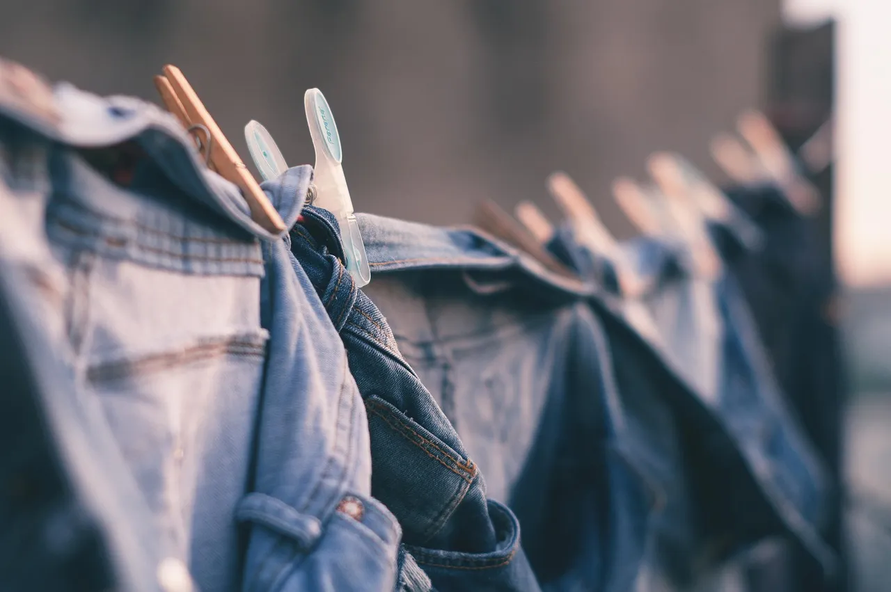 Airing Out Clothes Is a Surprisingly Effective Alternative (Image Credits: Pixabay)