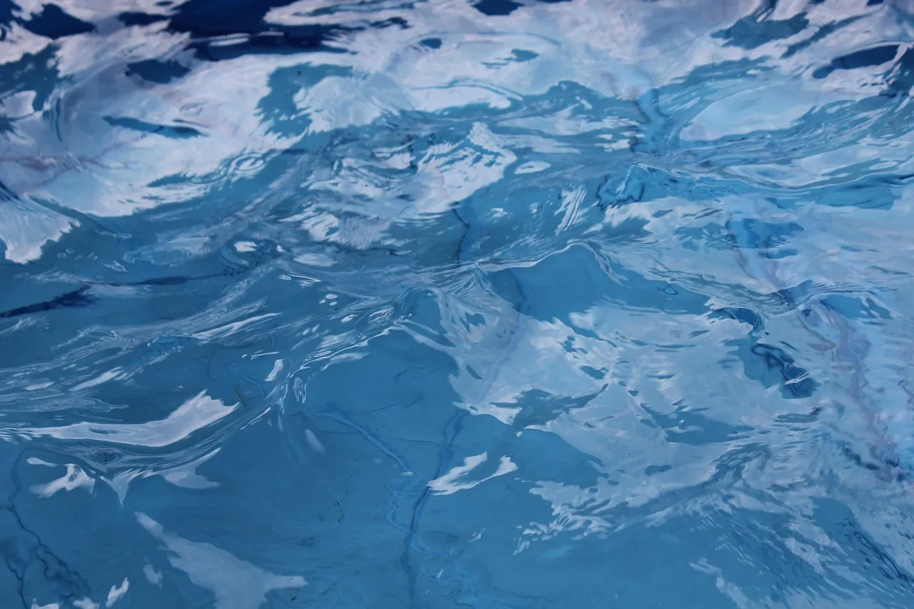 Pool Shock and Muriatic Acid: A Backyard Explosion Waiting to Happen (Image Credits: Pixabay)