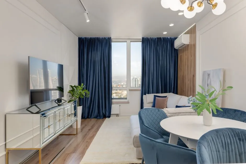 Velvet and Dense Wovens: The Overlooked Performers (Image Credits: Pexels)