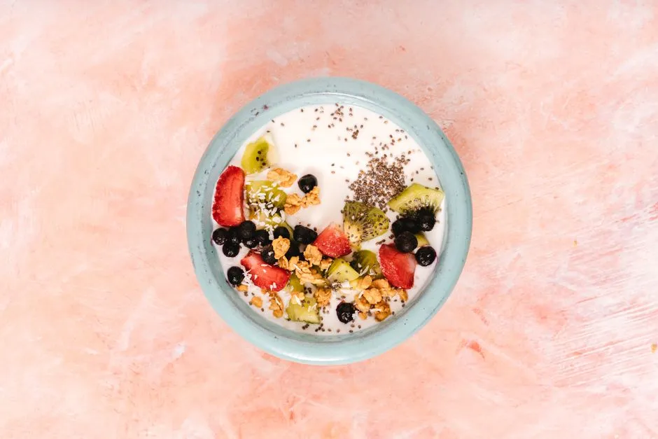 3. Natural Yogurt: A Reliable Daily Probiotic Source (Image Credits: Pexels)
