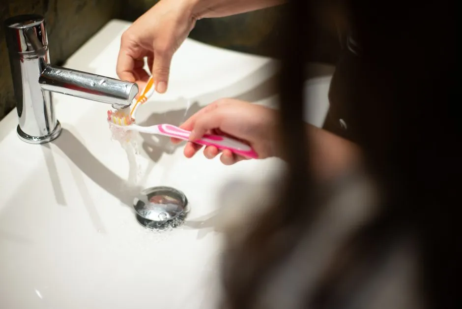 Tooth Brushing: The Daily Drain (Image Credits: Pexels)