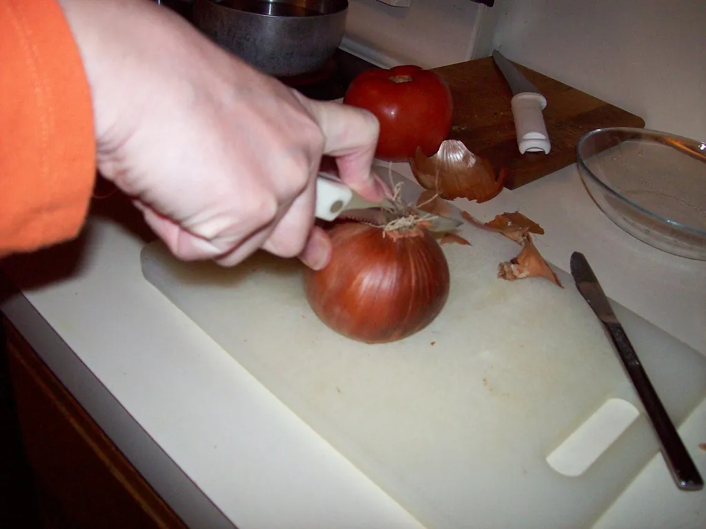 The Claw Hand: What Your Other Hand Should Be Doing (quantumbutterfly, Flickr, CC BY 2.0)