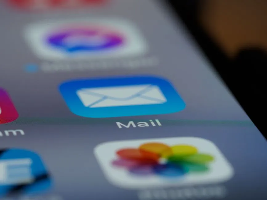 6. The Empty Subject Line (Image Credits: Pexels)