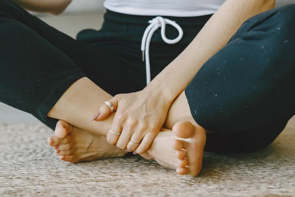 Crossed Legs and a Chair That Doesn't Support You (Image Credits: Pexels)