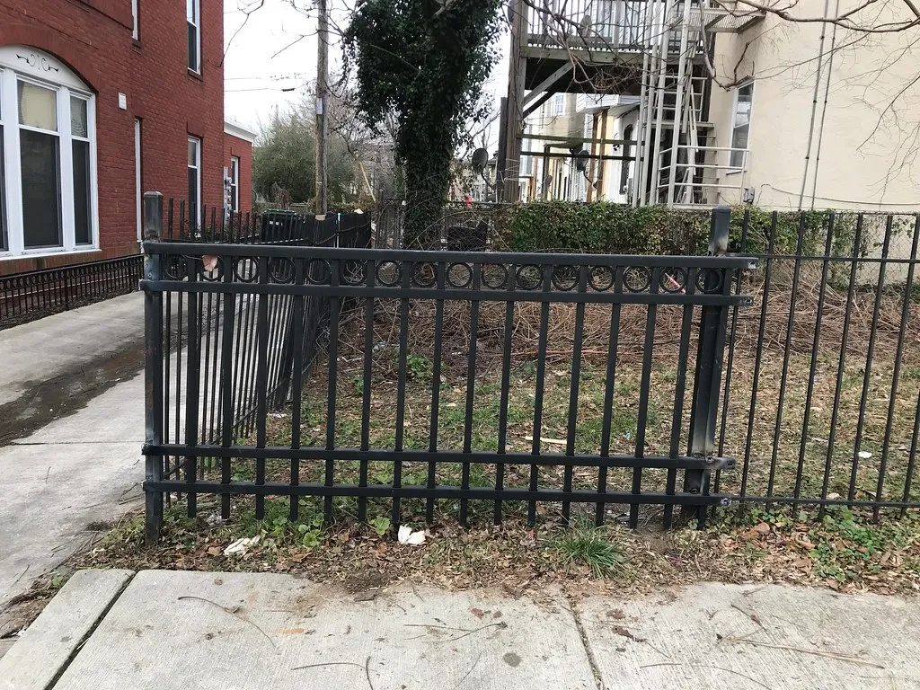 The Corner Lot Trap That Catches People Off Guard (Image Credits: Flickr)