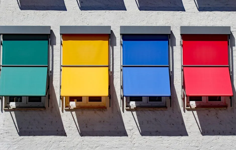 Skipping Awnings on Sun-Exposed Windows (Image Credits: Pexels)