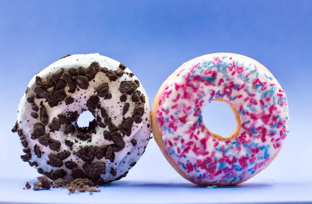 The Right Way to Mulch: The Donut Method (Image Credits: Unsplash)