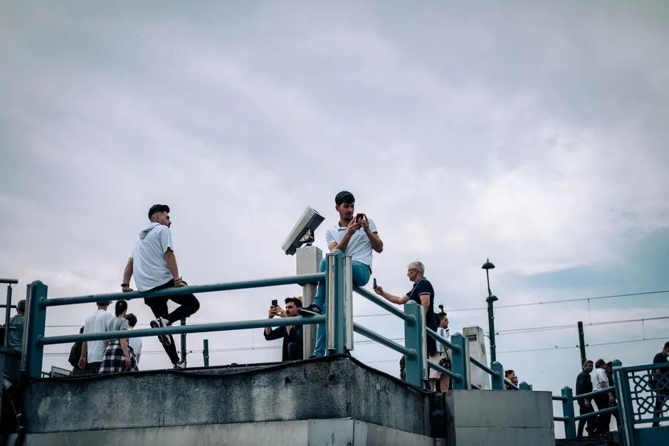 The Bystander Effect Has Moved Online (Image Credits: Pexels)