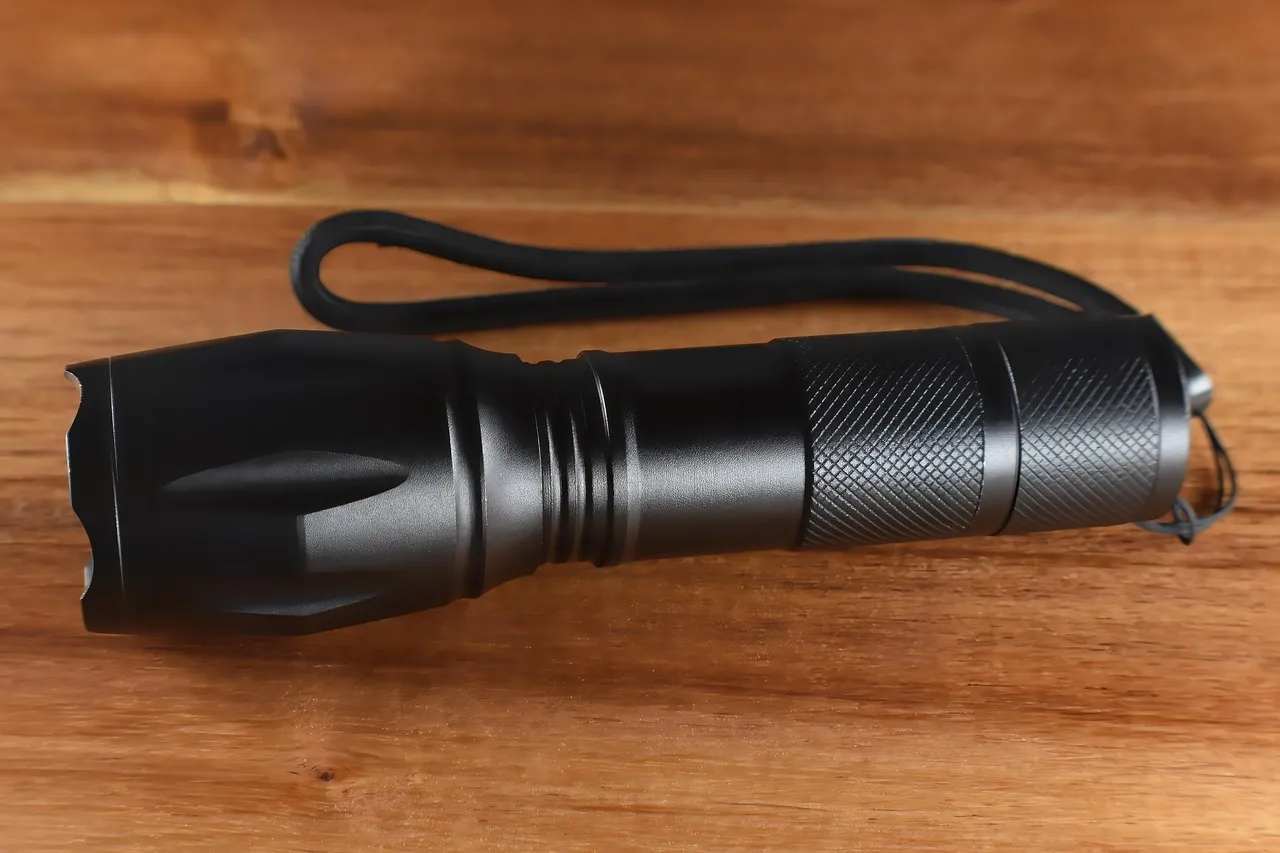 The Single-Flashlight Problem (Image Credits: Pixabay)