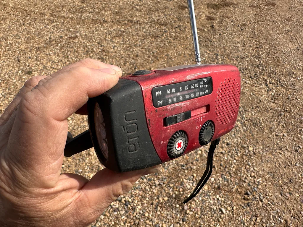 6. A Battery-Powered or Hand-Crank Radio (Image Credits: Flickr)