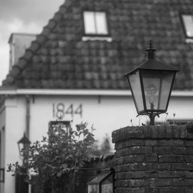 What "Overlamping" Actually Means (Image Credits: Pexels)