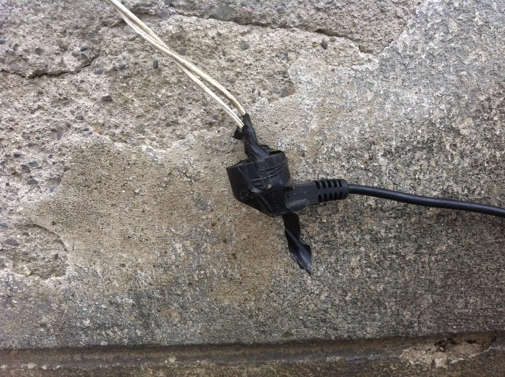 Outdoor Sheds Create a Uniquely Hostile Environment for Cords (rabanito, Flickr, CC BY 2.0)