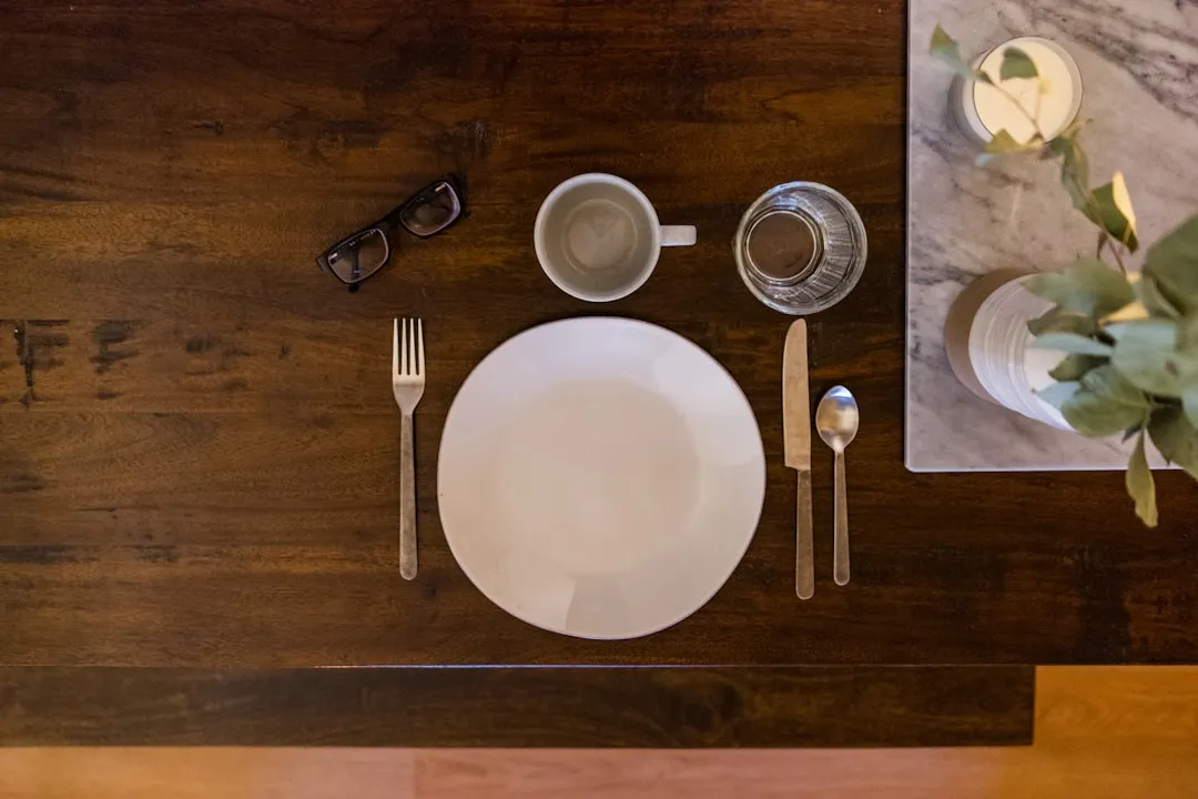 Mismatched Plates and the Illusion of Carelessness (Image Credits: Unsplash)