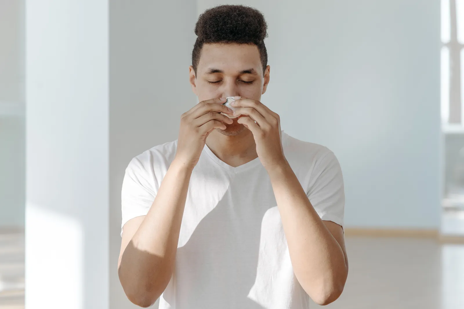 How the Sneeze Reflex Actually Works (Image Credits: Pexels)